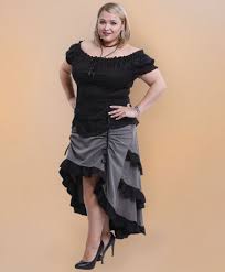 Frauen ab 50 müssen sich auf keinen fall langweilig und farblos kleiden. Debbys De Mode Fur Mollige Mode In Ubergrossen