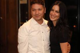 Sophia latjuba pamer perut six pack, curi perhatian warganet. 10 Potret Kedekatan Gading Marten Dan Sophia Latjuba Ada Apa Nih