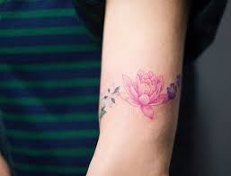 Minimalist And Delicate Tattoos By Sol Tattoo Tattoobloq Pink Lotus Tattoo Lotus Flower Tattoo Wrist Lotus Tattoo