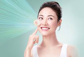 Kim Kardashian's 'vampire facial,' Heart Evangelista's 'sleep chic':  Natural beauty solutions