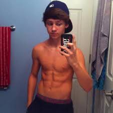 Le boxer en coton (coton traditionnel ou coton + élasthanne) et le boxer en microfibre quels que soient vos goûts et vos préférences, vous trouverez le boxer qui vous convient sur inderwear.com. Chicos En Boxer Fotos Facebook