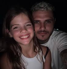 EL EMOTIVO POSTEO DE MAURO ICARDI Y SUS HIJAS PARA RECIBIR EL 2025  https://bit.ly/3W2sJXE Mauro Icardi despidió el 2024 con sus hijas  Francesca e Isabella, dejando atrás los meses de tensión y