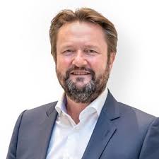 Edwin, hoe dan ?! Vrijdag omhels ik je nog op het Vrijthof in Maastricht en  maandag ben je er ineens niet meer…! Ik ben in shock en velen met mij merk  ik….