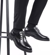 Des chaussures en cuir élégantes, des chaussettes bien choisies, une ceinture chic, une jolie cravate ou un nœud papillon original… on complète les looks masculins avec les accessoires homme cyrillus ! Impressionnant Cahier De Texte Etendre Chaussure Homme Costume Location Corse Calvi Com