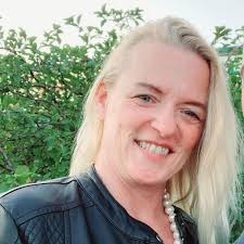 Hello! My names Mindy Mason, I'm 22 years old and live in ankeny. I  currently work at little endeavors and love my job!