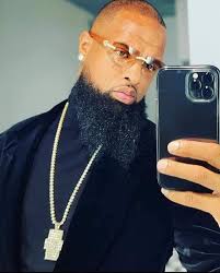 Ray J said he had to get that lacefront beard asap because Sammie was  getting way too much attention