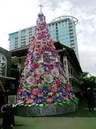 Ia telah mencoba berbagai bahan mie, namun akhirnya mie soun lah yang. Wow Ada Penampakan Pohon Natal Raksasa Di Bandung