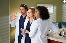 Le grey sloan memorial fait face à de nouvelles pressions alors que seattle pres est surchargé, et grey sloan memorial est maintenant sur le protocole de capacité de surtension. Grey S Anatomy Streaming Saison 13 Episode 19