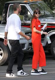 According to people, the couple have been living together in malibu since. Dakota Johnson And Chris Martin Having Lunch In The Hampton S 08 05 2019 Celebmafia