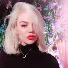 The keeping up with the kardashians star shared photos on instagram of herself. Khloe Kardashian Shows Off New Haircut