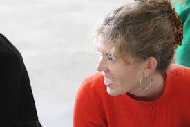 Júlia Polo: art translator