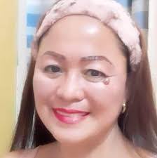 Julie Amore's Instagram, Twitter & Facebook