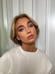 hi there! My name is Beau, I am a makeup artist looking to expand my  portfolio for wedding and fashion based content. Are any models or  photographers interested? Manchester based. I'll share