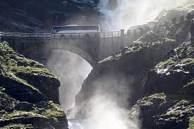 It looks like merely a peaceful flow of stream waters from the trollstigen visitor centre, as its drop down 180 meters to the. Wasserfall Am Trollstigen Norwegen Foto Bild Archiv Projekte Naturchannel Monatswettbewerbe Natur 08 Wasserfalle Bilder Auf Fotocommunity