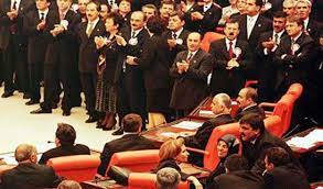 2005 yılında şiddetli geçimsizlik nedeniyle ayrıldılar. Tarihte Bugun Merve Kavakci Ya Tbmm De Yemin Ettirilmedi