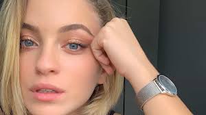 Bruna quintas interesting facts, biography, family, updates, life, childhood facts, information and more Atriz Bruna Quintas Posa Nua Na Praia E Partilha Foto Com Os Fas