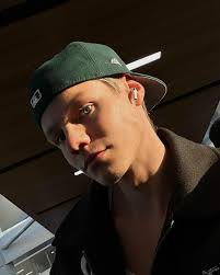 What's your eye color? 👁️