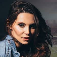 Heidi Merrill's Instagram, Twitter & Facebook