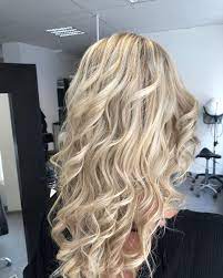 kuhle blondtone schmucken unser haar ob perlblond champagnerblond oder silberblond wir zei haarfarben kuhles blond blonde mittellange haare haarfarbe blond