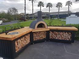 Dit Is Een Zeer Mooie Oven Maar Ook Het Idee Van Hout Stapelen Is Handig Als Je Binnen In Je Huis Pizza Oven Outdoor Kitchen Diy Backyard Backyard Pizza Oven