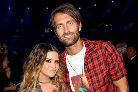 Eren has been confirmed at 6 ft and reiner at 6 ft 2. Maren Morris Explains Why She Ryan Hurd Decided To Try Therapy