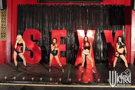 Freak show party with jessica drake, kaylani lei, nicki hunter, kirsten price, alektra blue, annie cruz, puma swede, lucky starr, brandy aniston. Milfs Jessica Drake Kaylani Lei And Alektra Blue Fucking Each Other Dixyporn Com