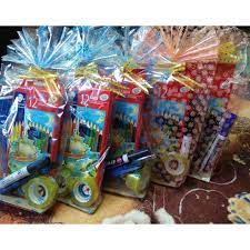 Nah, proses ini tentu saja untuk merapikan dan menyesuaikan bahan yang telah diukur. Set Hamper Alat Tulis Limited Edition Shopee Malaysia