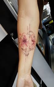 Je commence par peindre les fleurs de cerisier à l'aquarelle, sans les branches. Adrientatouagenc Tatouagenc Nc Noumea Pauline Tattoo Dessins De Fleurs Pour Tatouage Tatouage Aquarelle Tatouage