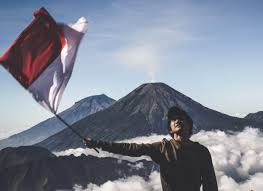 Selain itu, juga harus berani melawan jika ada pihak yang menyerang hak kita. Lirik Dan Chord Gitar Lagu Maju Tak Gentar Sambut Kemerdekaan Ri Ke 76 Berita Diy