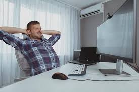 Pe masura ce tehnologia evolueaza si tot mai multi utilizatori descopera oportunitatile economice ale internetului, munca la domiciliu a devenit mai simpla si mai populara decat oricand. Munca De Acasa Lucru De Acasa Poate Fi Destul De Dificil