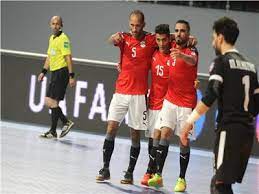 حقق المنتخب المصري لكرة الصالات فوزه الأول في دور المجموعات بدورة الألعاب الأولمبية الثالثة للشباب في الأرجنتين، بعد تغلبه بذلك يرفع منتخب مصر رصيده إلى 4 نقاط من تعادل مع الأرجنتين وفوز على بنما ليتصدر المجموعة بفارق الأهداف عن منتخب العراق. Ù…Ù†ØªØ®Ø¨ Ù…ØµØ± Ù„ÙƒØ±Ø© Ø§Ù„ØµØ§Ù„Ø§Øª ÙŠØªØ¹Ø§Ø¯Ù„ Ù…Ø¹ Ø§Ù„ÙƒÙˆÙŠØª ÙÙŠ ÙƒØ£Ø³ Ø§Ù„Ø¹Ø±Ø¨ Ø¨ÙˆØ§Ø¨Ø© Ø£Ø®Ø¨Ø§Ø± Ø§Ù„ÙŠÙˆÙ… Ø§Ù„Ø¥Ù„ÙƒØªØ±ÙˆÙ†ÙŠØ©