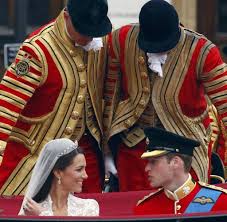 Hier findest du hier eine elegante und schlichte hochzeitskleider für das standesamt. Perfekt Zugeschnitten Kates Brautkleid War Ein Traum Aus Spitze Welt