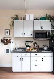 41 Key Pieces Of Kitchenette Basement Small Spaces Mini Kitchen 2 Decorinspira Com Small Apartment Kitchen Small Kitchenette Tiny House Kitchen