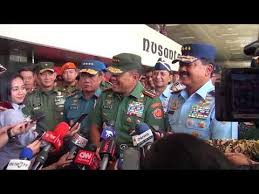 Brevet hiu kencana merupakan lambang kehormatan bagi satuan kapal selam di tni al. Panglima Tni Menerima Brevet Kehormatan Hiu Kencana Tahun 2018 Website Tentara Nasional Indonesia
