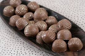 Bonbons Au Chocolat Recette Ptitchef Recette Chocolate Bonbon Recette Bonbon Chocolat