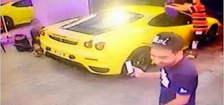 Aku tak tau lah sapa punya kerja ni buat gambar aku gini. Jom Lihat 5 Gambar Zizan Razak Basuh Kereta Ferrari Miliknya Yang Serius Mewah