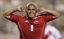 Luego de resolver un asunto personal que lo hizo perderse la gira del club monterrey a texas, el delantero chileno humberto suazo acudió a entrenar a el. Humberto Suazo Ecured