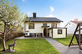 As you search these plans, you will notice that many of them involve some amount of the basement exposed as a result of building on a sloped piece of property. 645 Sq Ft Small House With Basement