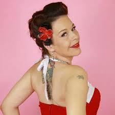 Heather Pflug's Instagram, Twitter & Facebook