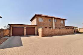 Save this search to receive emails when new 3 bedroom houses are listed in. 3 Bedroom House For Sale In Annlin Re Max Of Southern Africa