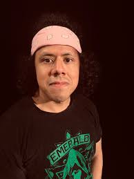 Fester, familjens lite oklara medlem, som kan locka fram alla generationer  Addams,spelas av Joaquin Camilo Nilsson Joaquin är 35 år och bor i  Lidköping, där han jobbar som merchandiser. Han har under