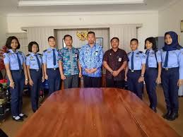 Maybe you would like to learn more about one of these? Taruna Taruni Smk Penerbangan Cakra Nusantara Pkl Di Berbagai Bandara Radar Ntt