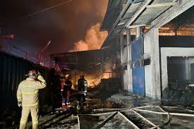 Gegara ini, Petugas Kebakaran Sulit Padamkan Api di Pabrik Tekstil Bandung