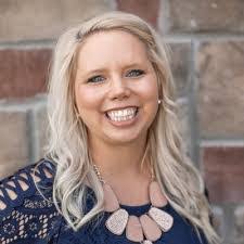 Kayla Barlow's Instagram, Twitter & Facebook