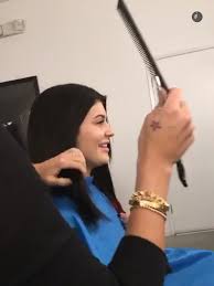 There's no denying that kylie jenner is a master of the hair transformation. Kylie Jenner Cut Her Hair See The A Line Cut Go Down People Com