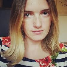 Laura Downs's Instagram, Twitter & Facebook