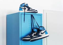 Jordan brand honours the original air jordan i with a new obsidian colourway that pays homage to his alma mater. Nike Air Jordan 1 Retro High Og Obsidian Alle Release Infos Snkraddicted