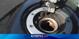 Sekarang minyak kereta di malaysia menjadi semakin mahal, pandu keluar untuk beberapa jam setiap hari akan menyebabkan anda perlu membelanja banyak wang atas isi minyak. Rutin Kuras Tangki Bbm Motor Bisa Cegah Kebocoran