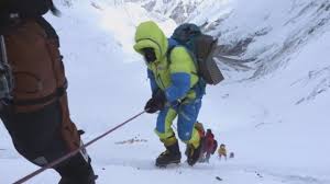 Its south flank is located in nepal while north flank is located in tibet. Vier Leichen Gefunden Neues Drama Am Mount Everest Youtube