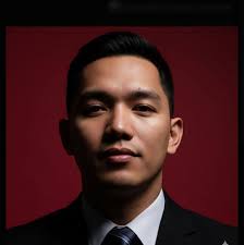 🙂men always okay but this girl didn't notice that guy who touching her  body💔